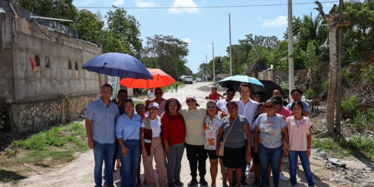 Ayuntamiento de Benito Juárez recorren la Colonia El Milagro para dar seguimiento a gestiones de la CFE
