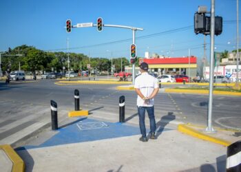 Supervisan el funcionamiento de la infraestructura instalada en el cruce de avenida Lak’in con Galaxias del Sol