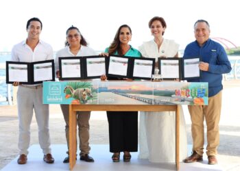 Realizan la presentación oficial y cancelación de la estampilla postal del Puente Vehicular Nichupté