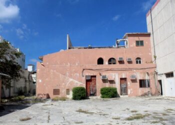 Van por rescate de predios abandonados en la zona turística de Cancún