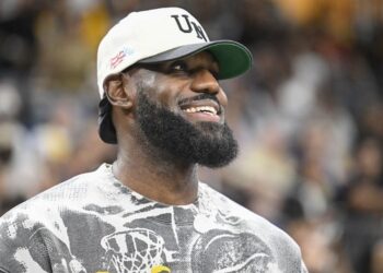 LeBron James llega a los 76ers para jugar su temporada 24 en la NBA a los 41 años: “Todavía tengo más para dar”