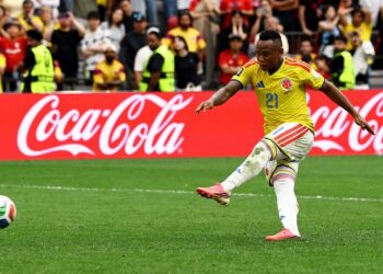 Futbolista colombiano recibe amenazas tras eliminación del Mundial y permanece bajo resguardo