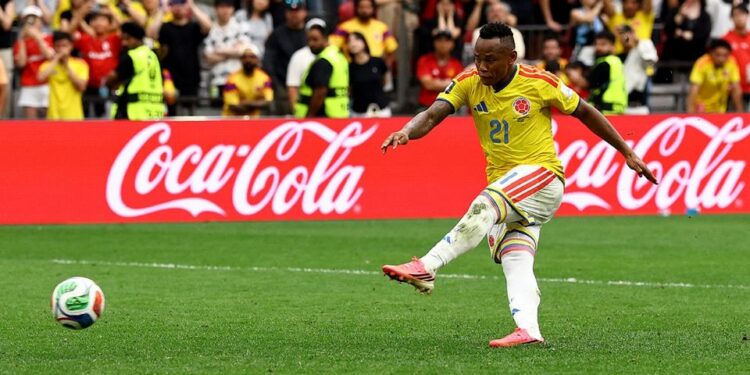Futbolista colombiano recibe amenazas tras eliminación del Mundial y permanece bajo resguardo