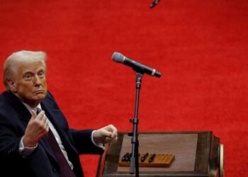 “Les vamos a dar una paliza”: Trump amenaza a Irán tras ataque contra base de EU en Jordania