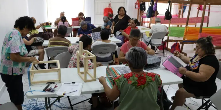 Fomenta DIF Benito Juárez habilidades digitales en adultos mayores