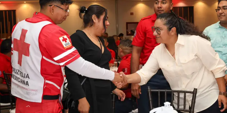 Celebra Ayuntamiento de BJ labor y compromiso de los bomberos de Cancún