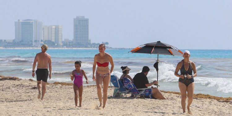 Impulsa Ayuntamiento de BJ acciones permanentes para preservar playas de Cancún