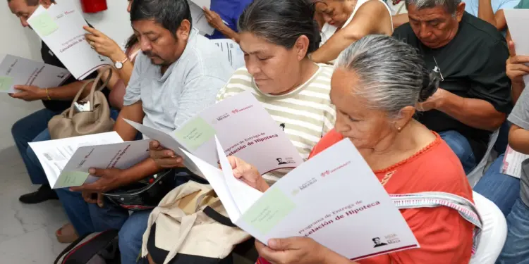 Entregan cancelaciones de hipotecas a 100 familias de BJ