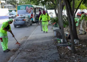 Atiende mega jornada de limpieza camellones y avenidas principales de Cancún