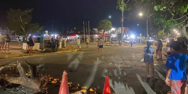 Continúan manifestaciones por falta de luz en Playa del Carmen