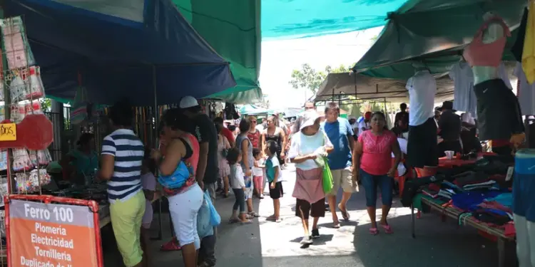 Sancionan a 80 comerciantes en la vía pública en Cancún
