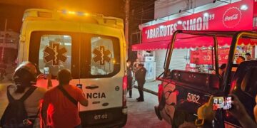Vecinos persiguen y golpean a presunto ladrón tras herir a joven en Cancún