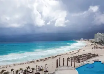 Clima en Cancún: onda tropical provocará lluvias este lunes en Quintana Roo