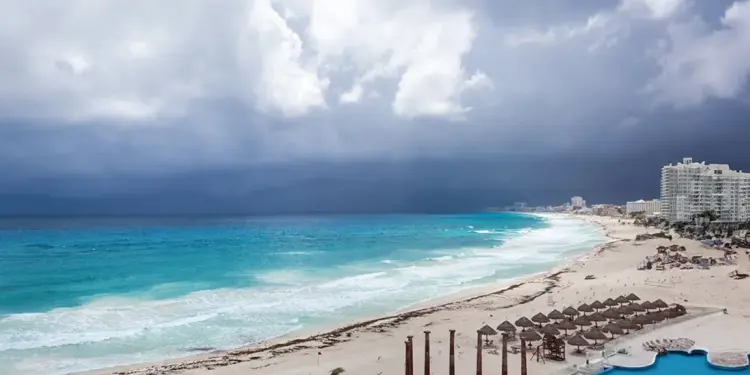 Clima en Cancún: onda tropical provocará lluvias este lunes en Quintana Roo
