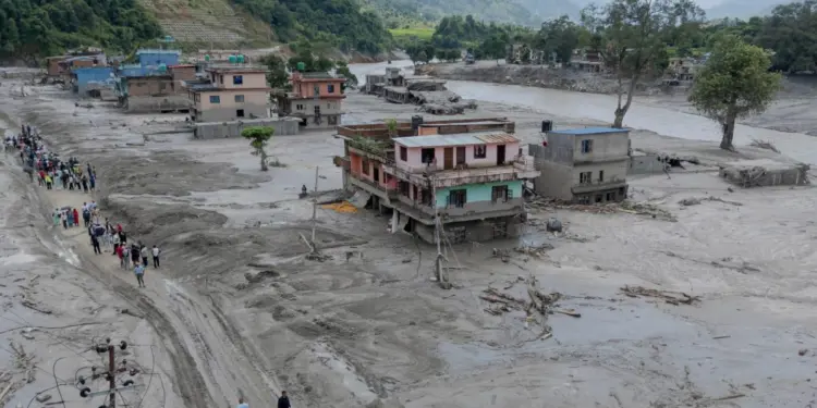 Continúan las labores de búsqueda de casi 600 extranjeros tras inundaciones en Nepal