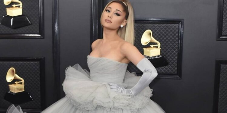 Ariana Grande pausara su carrera tras finalizar su gira busca alejarse del escrutinio publico