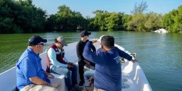 Arranca retiro de embarcaciones abandonadas en la Laguna Nichupte de Cancun