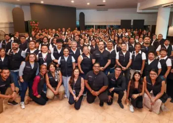 Ayuntamiento de BJ entrega chalecos institucionales a 150 servidores publicos