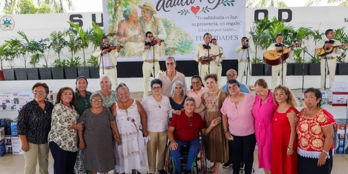 Ayuntamiento de Benito Juarez reconoce legado de trabajadores jubilados y pensionados