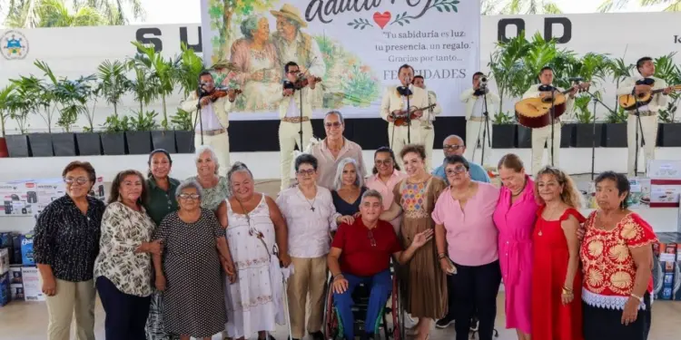 Ayuntamiento de Benito Juarez reconoce legado de trabajadores jubilados y pensionados