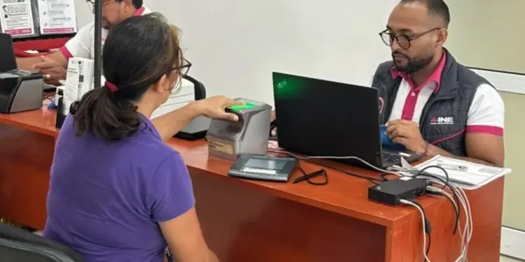 Más de 500 personas atendidas en módulo temporal del INE en Ayuntamiento de BJ
