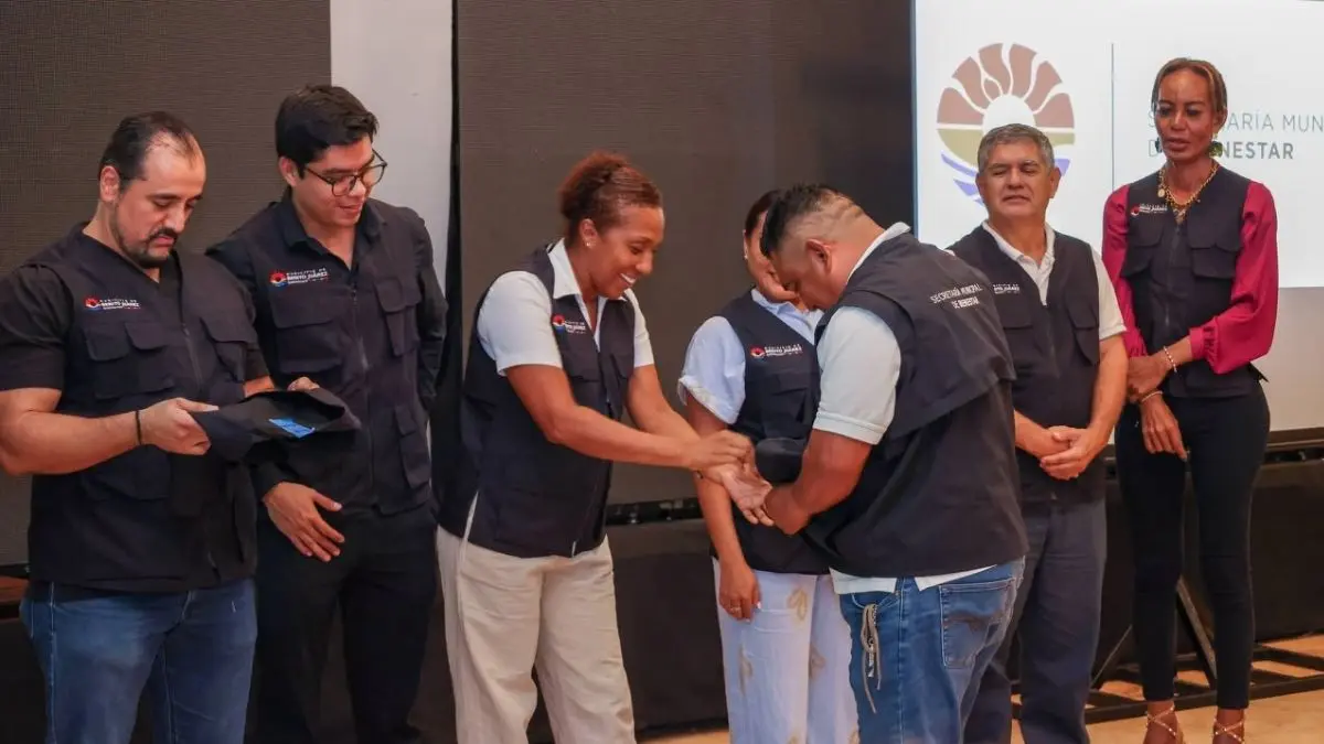 Chalecos institucionales buscan fortalecer identidad de servidores publicos