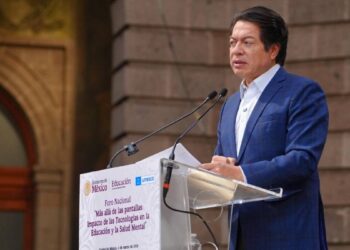 Mario Delgado explica como deberan regularizarse las escuelas militarizadas para seguir operando