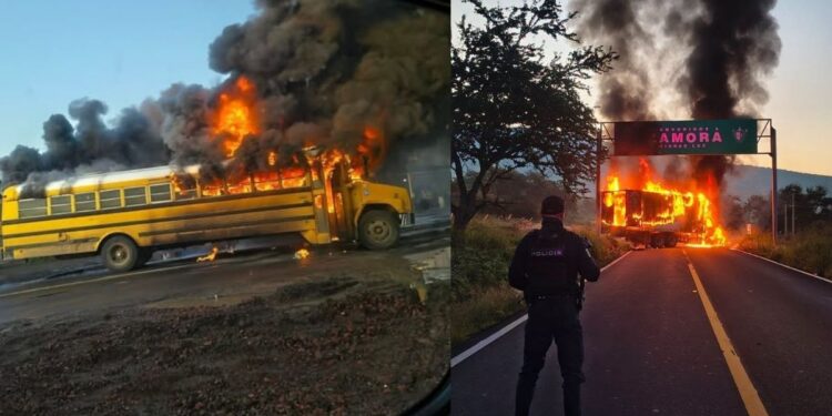 Narcobloqueos en Michoacan quema de vehiculos y carreteras cerradas tras operativo contra CJNG