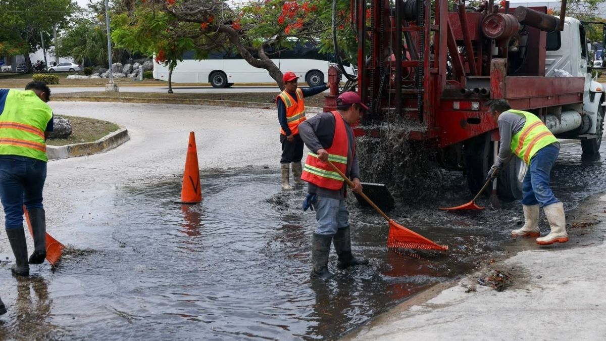 Realizan desazolves en Cancún ante temporada de lluvias