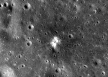 Satelite Danuri capta el antes y despues del impacto de un cohete de SpaceX contra la Luna