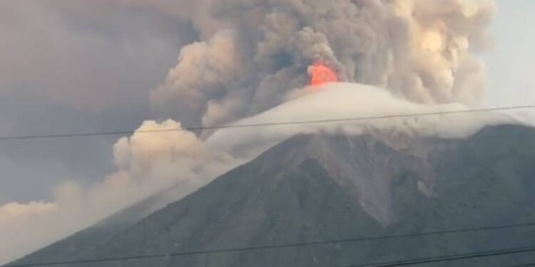 Volcan de Fuego entra en FASE CRITICA miles de evacuados reviven la tragedia de 2018 en Guatemala