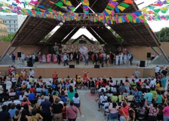 La Guelaguetza llena de color la Zona Fundacional de Cancún