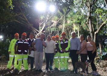 Ayuntamiento de Benito Juárez realizó trabajos de alumbrado público en la SM 525 de Cancún