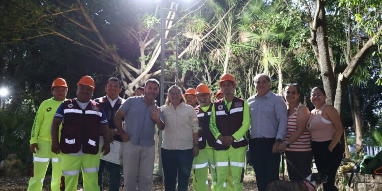 Ayuntamiento de Benito Juárez realizó trabajos de alumbrado público en la SM 525 de Cancún