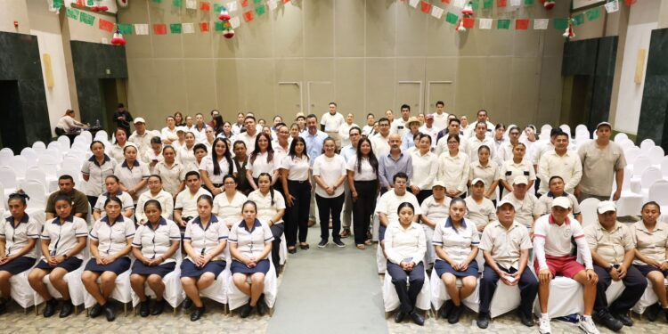 Realizan conferencia “Cuatro Voces, Cuatro Historias”, a colaboradores del Hotel Grand Park Royal