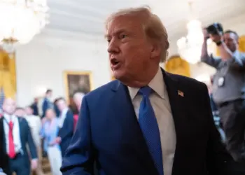 Trump firma cambio oficial del lago Ontario a lago América