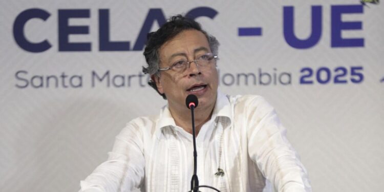 Gustavo Petro pide autorización al Senado para salir de Colombia durante un año