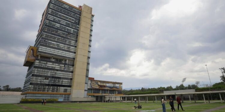 De la pantalla al aula: UNAM realizará examen presencial tras fallas en línea