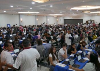 Alrededor del 55% de los aspirantes convocados presentaron el examen de control de la UNAM en León y Oaxaca