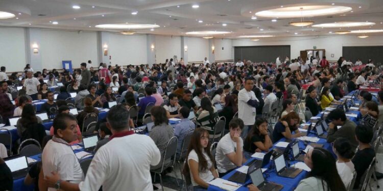 Alrededor del 55% de los aspirantes convocados presentaron el examen de control de la UNAM en León y Oaxaca