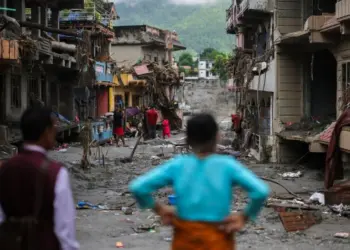 Riada en Nepal: suman más de 800 fallecidos y el Ejército rescata a 183 personas