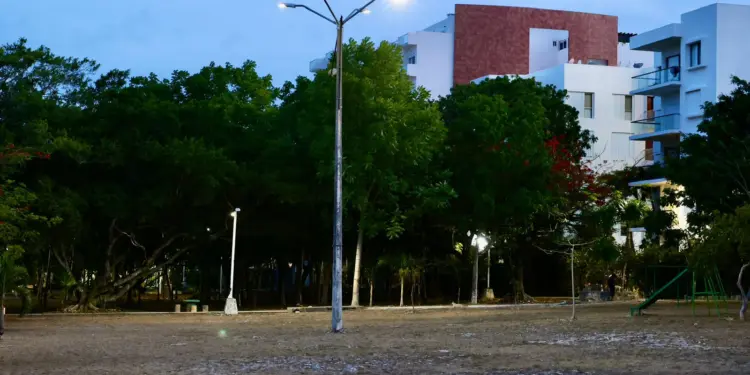 Ilumina Ayuntamiento de BJ parque en la SM 4 para mayor seguridad de las familias