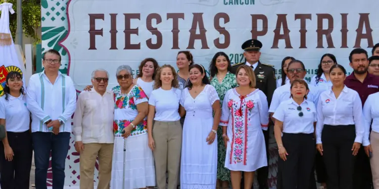 Ana Paty encabeza celebración patria en Cancún