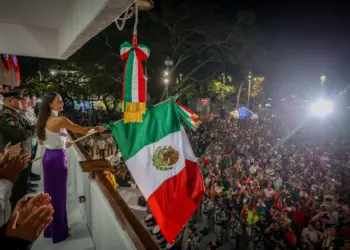 Más de 18 mil personas dan el Grito en Cancún; Ana Paty Peralta regresa al balcón tras tres meses de licencia