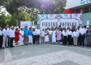 Autoridades municipales conmemoran aniversario de la Independencia
