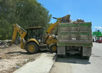 Refuerza Ayuntamiento de Benito Juárez labores de limpieza en distintos puntos de Cancún