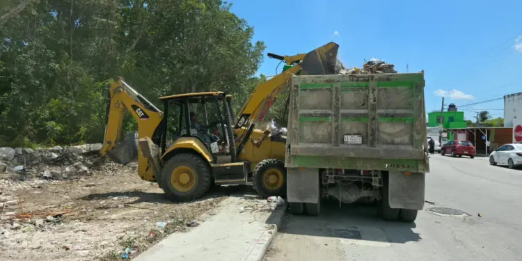 Refuerza Ayuntamiento de Benito Juárez labores de limpieza en distintos puntos de Cancún