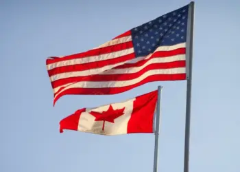 Estados Unidos prohíbe importaciones de Canadá en conflicto comercial