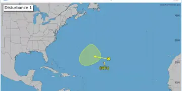 Quintana Roo mantiene vigilancia por zona de baja presión en el Atlántico