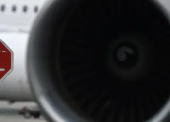 Avión de Delta realiza aterrizaje de emergencia en Portugal por humo